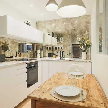 Modern -1br-2p- Marais *